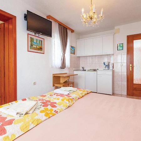 Stunning Apartment In Crikvenica With Wifi エクステリア 写真