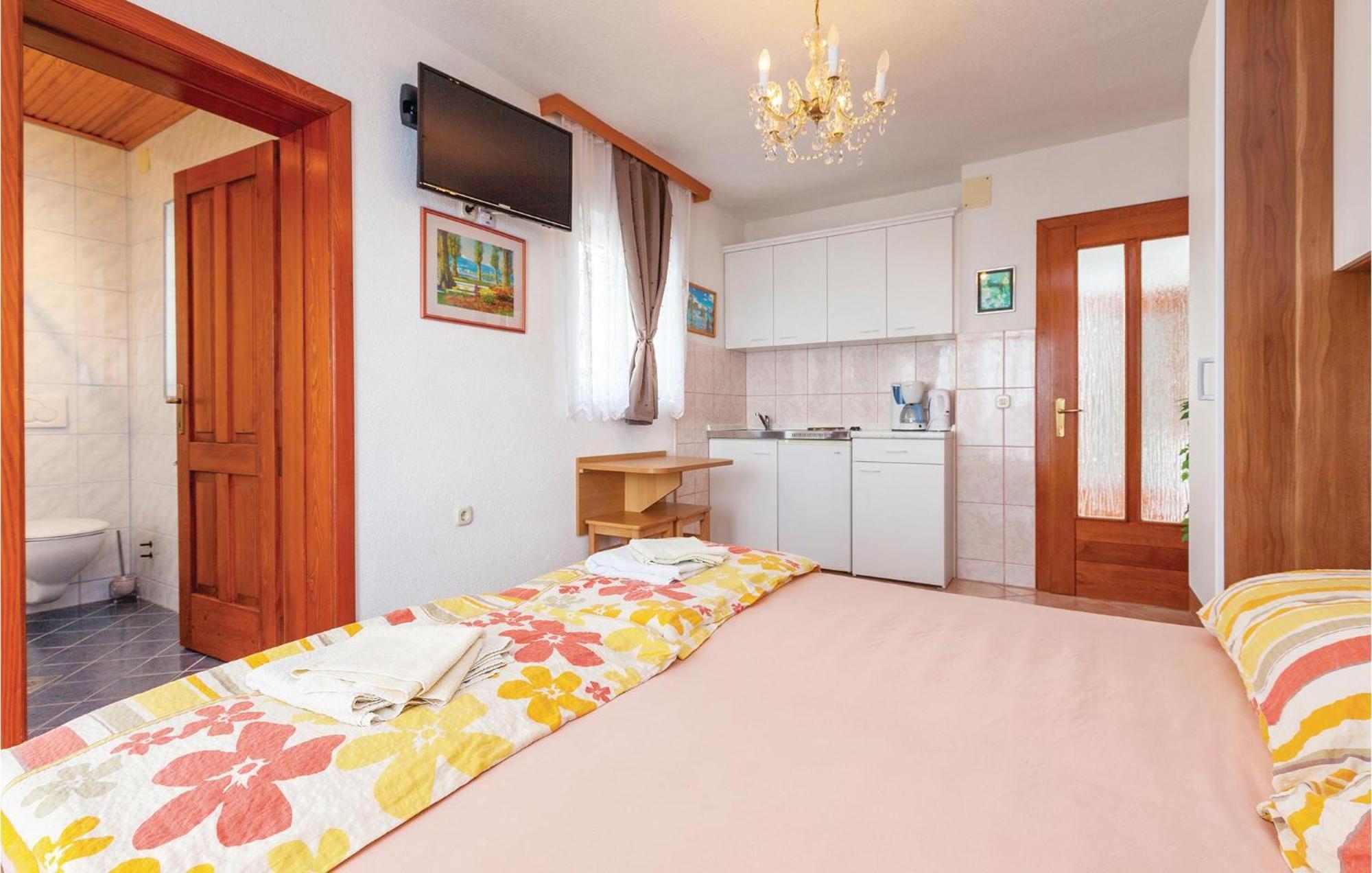 Stunning Apartment In Crikvenica With Wifi エクステリア 写真