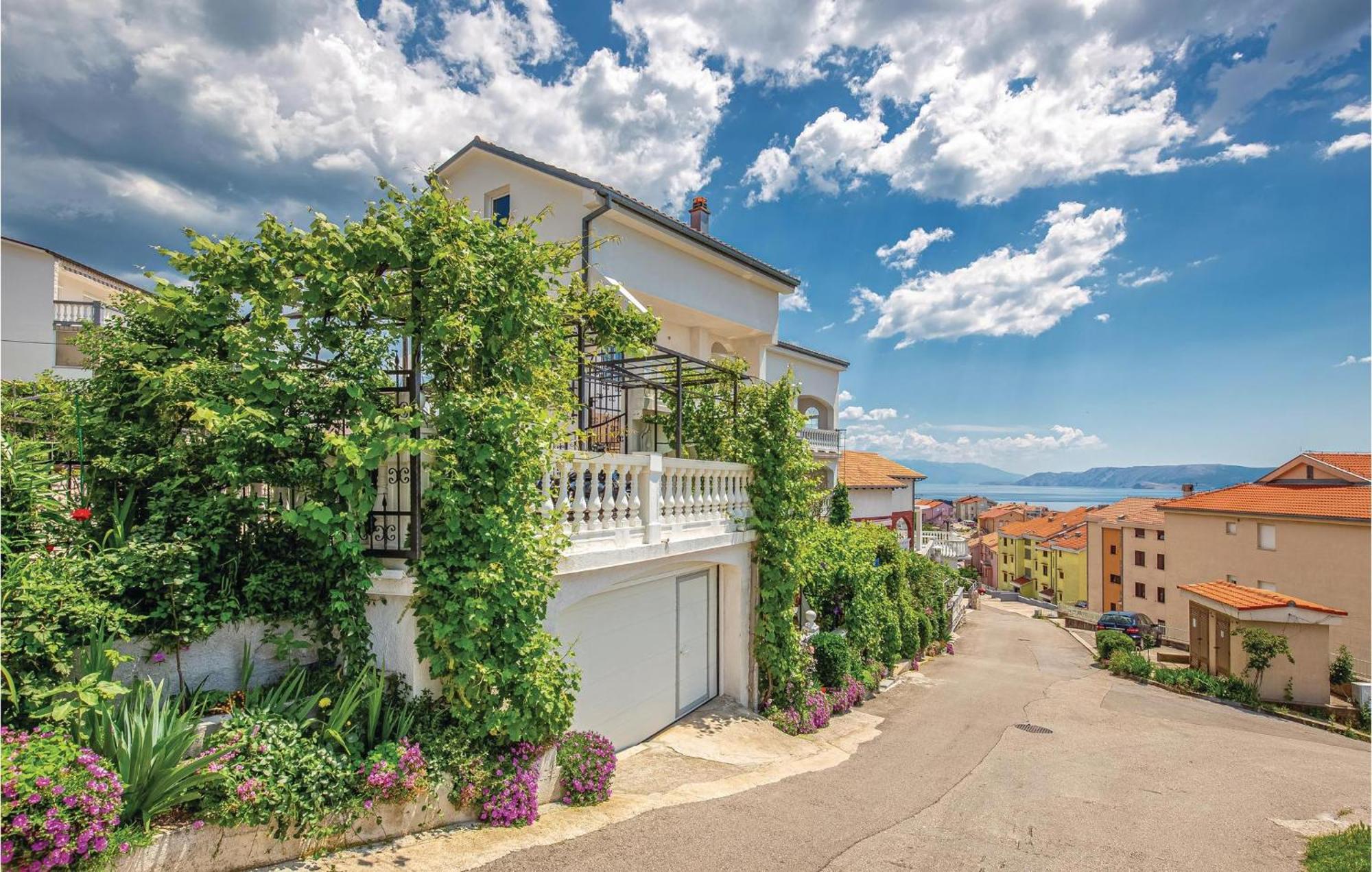 Stunning Apartment In Crikvenica With Wifi エクステリア 写真